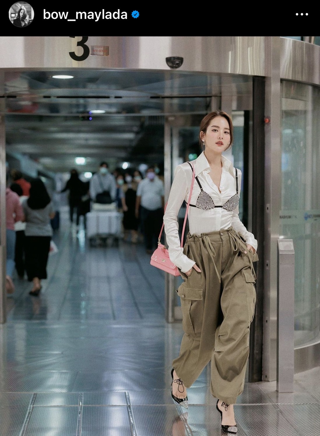 โบว์ เมลดา สวยสับ! แอร์พอร์ตลุคก่อนลัดฟ้าชมแฟชั่นมิลาน 