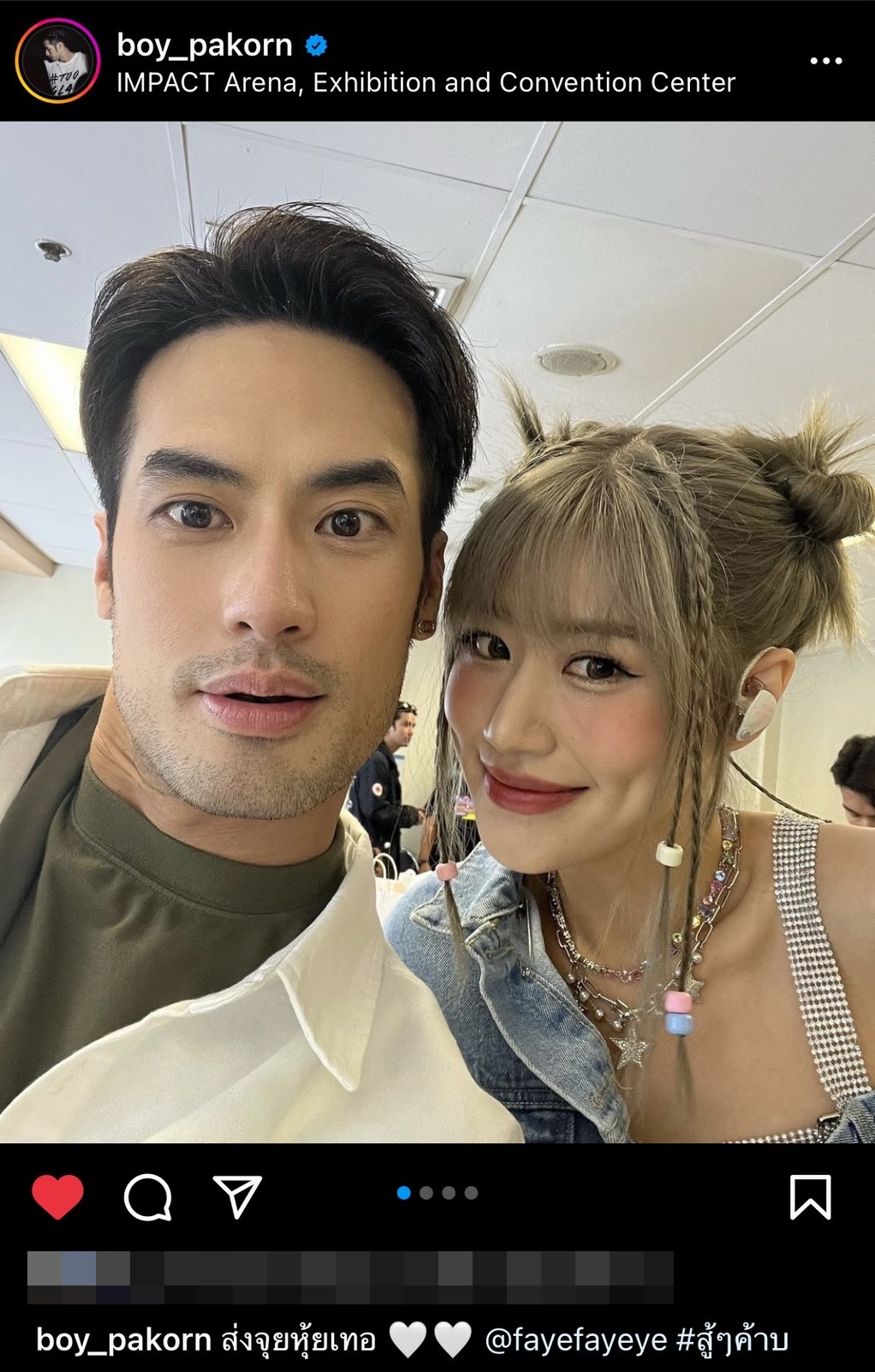 บอย ปกรณ์ เปย์หนัก! หอบพวงมาลัยเงินสดพร้อมชูป้ายไฟส่งกำลังให้แฟนสาว บอย ปกรณ์ เปย์หนัก! หอบพวงมาลัยเงินสดพร้อมชูป้ายไฟส่งกำลังให้แฟนสาว