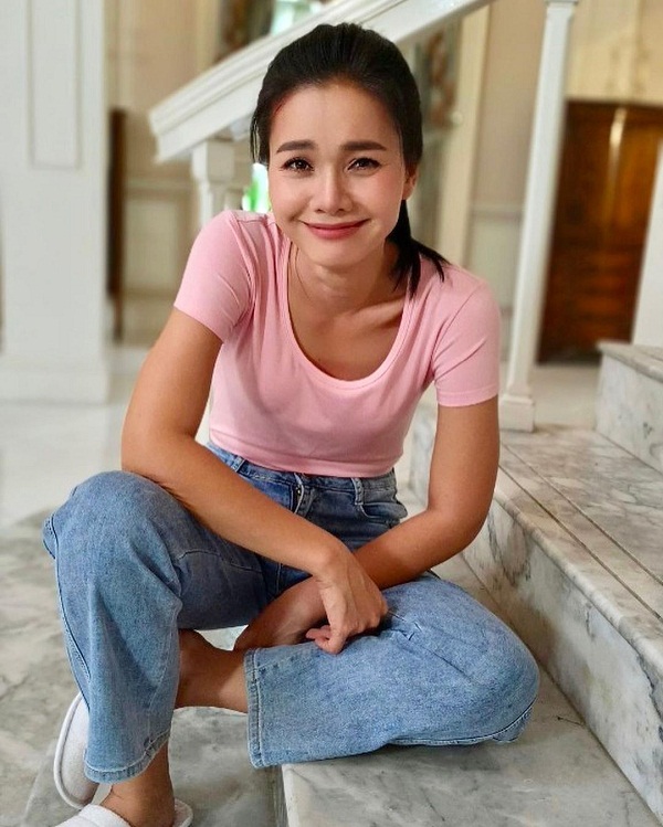 “ต่าย อรทัย” สุดงง ถูกหนุ่มลาวแอบอ้าง เป็นแฟนหนีเข้าไทย (มีคลิป)