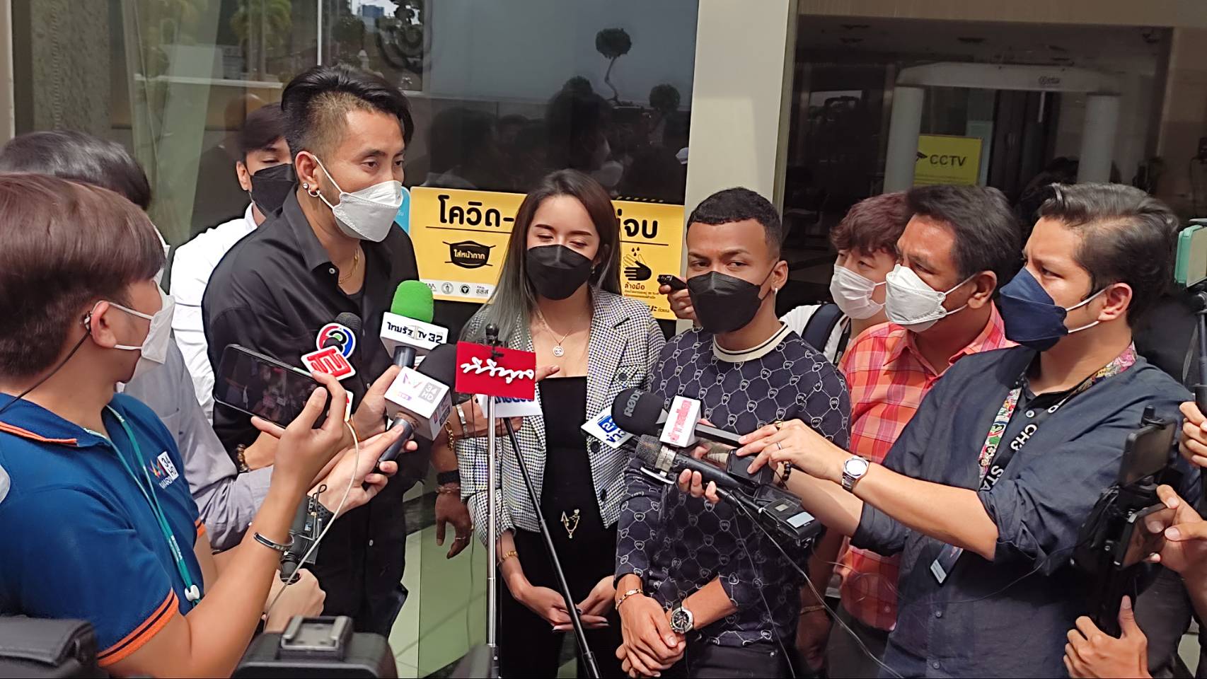โชค และ ภรรยา เคลื่อนไหวหลังเคลียร์ใจ บอล เชิญยิ้ม ขอโทษที่ทำผิดพลาด โชค และ ภรรยา เคลื่อนไหวหลังเคลียร์ใจ บอล เชิญยิ้ม ขอโทษที่ทำผิดพลาด