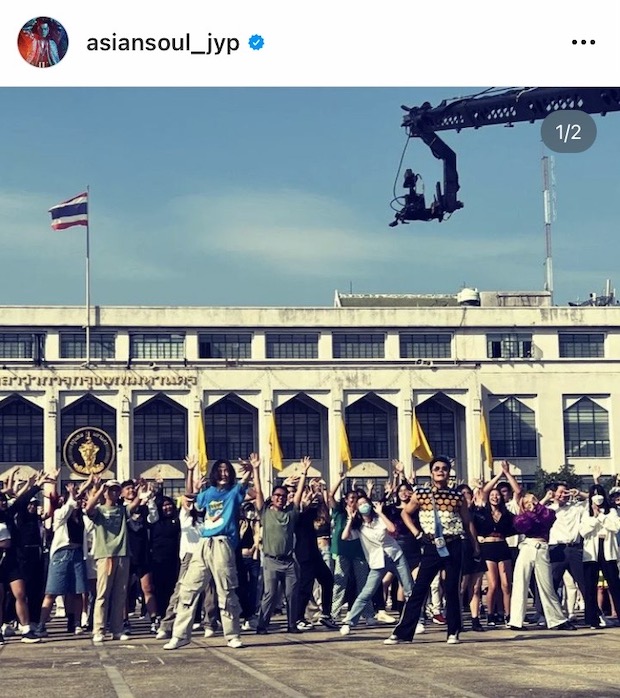 สุดเซอร์ไพรส์!! 'พัคจินยอง’ ประธานค่าย JYP ลัดฟ้าถ่าย Dance Challenge ที่เสาชิงช้า สุดเซอร์ไพรส์!! 'พัคจินยอง’ ประธานค่าย JYP ลัดฟ้าถ่าย Dance Challenge ที่เสาชิงช้า