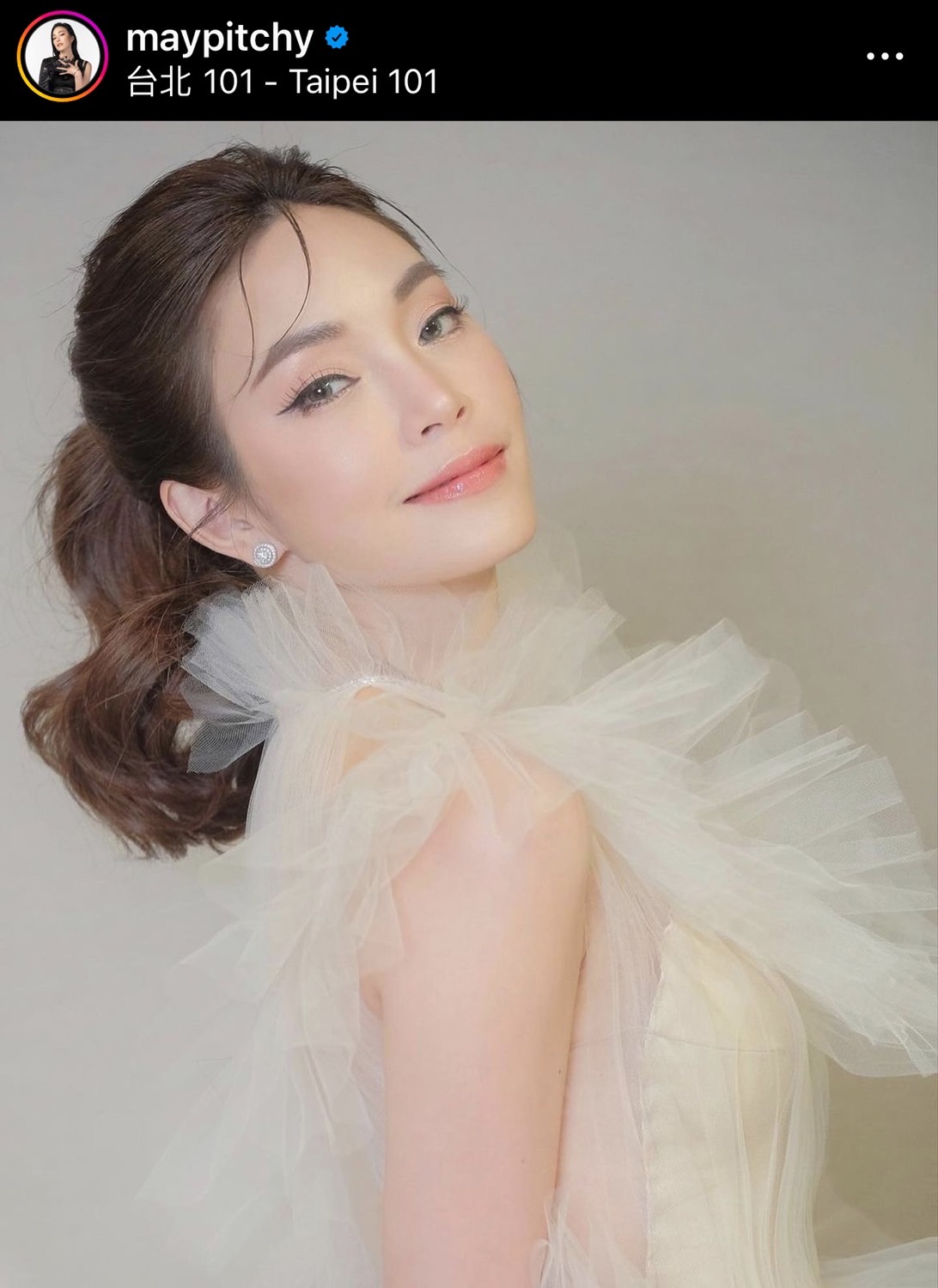 เมย์ พิชญ์นาฏ คว้าช่อดอกไม้งานแต่ง ปอย - โอ๊ค 
