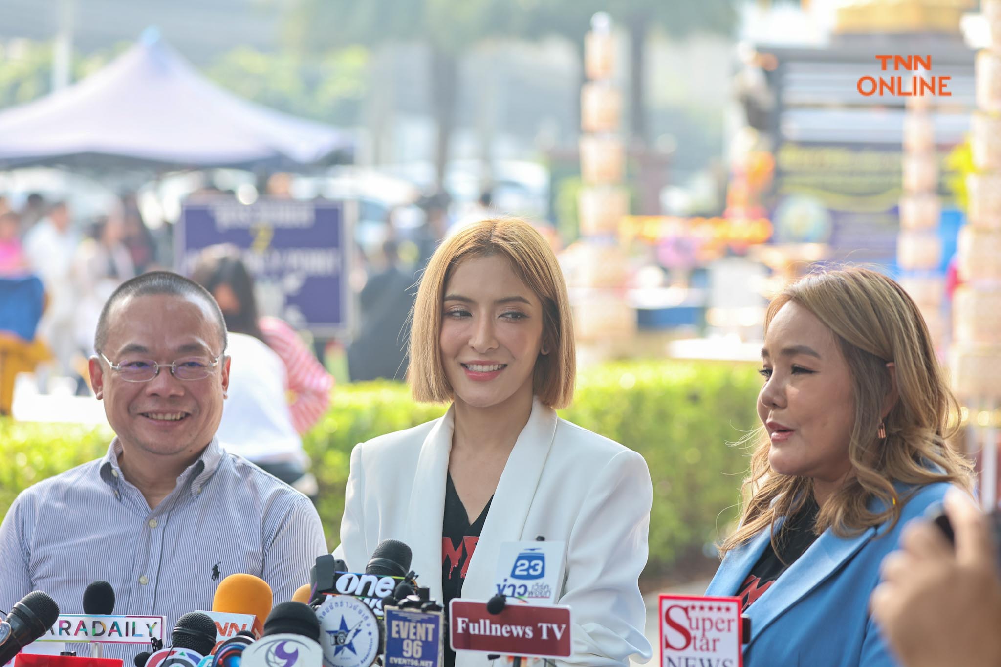 ลุคแรก “พิ้งกี้” ร่วมบวงสรวงภาพยนตร์หลังปลดกำไล EM 
