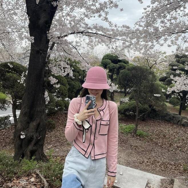 ซองจีอา เขียนจดหมายขอโทษที่สวมเสื้อผ้าแบรนด์เนมปลอมเข้าฉากถ่ายทำรายการ Single's Inferno ซองจีอา เขียนจดหมายขอโทษที่สวมเสื้อผ้าแบรนด์เนมปลอมเข้าฉากถ่ายทำรายการ Single's Inferno
