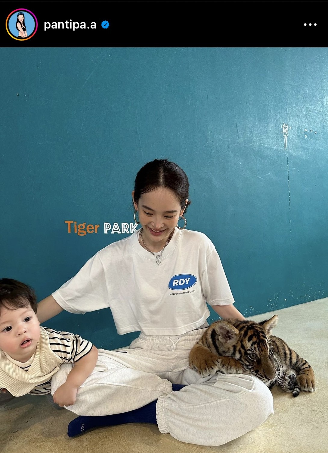 ปุ้มปุ้ย อวดโมเมนต์สุดน่ารัก น้องไซอัลบลู ทำพีคจัด เจอเสือครั้งแรก! ปุ้มปุ้ย อวดโมเมนต์สุดน่ารัก น้องไซอัลบลู ทำพีคจัด เจอเสือครั้งแรก!