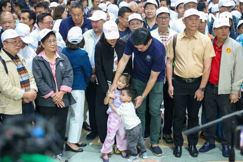 นายกฯร่วมเดินทางโดยรถไฟ นำสมาชิกพรรคเพื่อไทยร่วมเสวนาที่หัวหิน นายกฯร่วมเดินทางโดยรถไฟ นำสมาชิกพรรคเพื่อไทยร่วมเสวนาที่หัวหิน