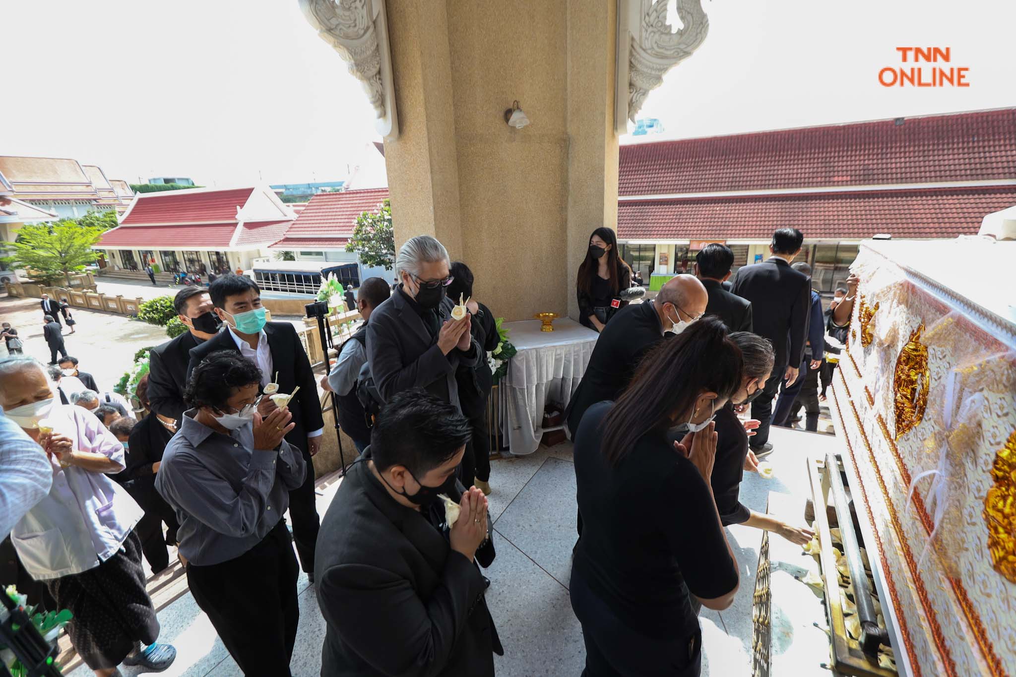 เหล่าเสนาร่วมส่ง”เสนาโค้ก”ใส่ชุดรายการยุทธการขยับเหงือกส่งครั้งสุดท้าย