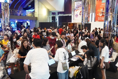 “แป้ง - zbing” จัดเต็มแฟนมีตครั้งแรกในชีวิต ยกเซอร์ไพรส์เพียบสุดประทับใจ เตรียมนับถอยหลังสู่ 20 ล้านซับ “แป้ง - zbing” จัดเต็มแฟนมีตครั้งแรกในชีวิต ยกเซอร์ไพรส์เพียบสุดประทับใจ เตรียมนับถอยหลังสู่ 20 ล้านซับ