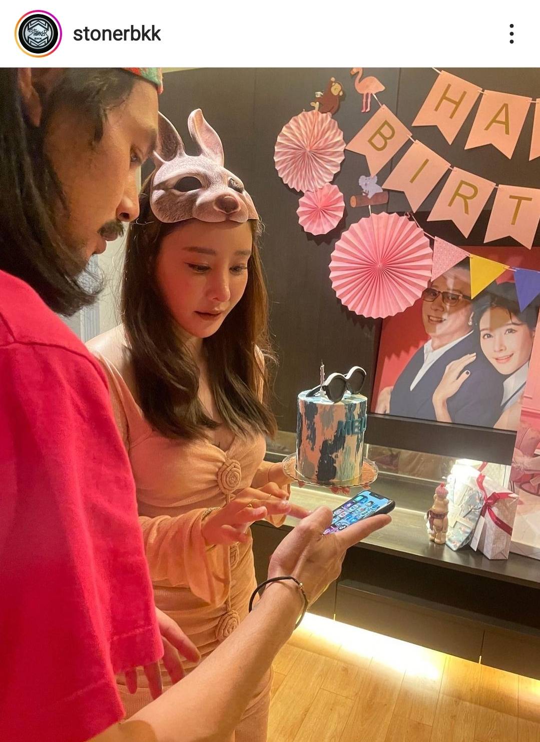 แทนความรักและคิดถึง เบิร์ด สักรูปใบหน้า แตงโม ไว้ที่หน้าอก แทนความรักและคิดถึง เบิร์ด สักรูปใบหน้า แตงโม ไว้ที่หน้าอก