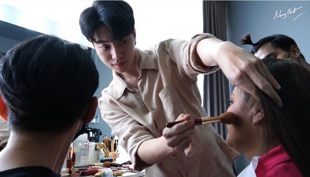 น้องฉัตร ตวัดแปลงแต่งหน้า เปลี่ยนโฉม หม่อมลูกปลา ปังจนจำไม่ได้ น้องฉัตร ตวัดแปลงแต่งหน้า เปลี่ยนโฉม หม่อมลูกปลา ปังจนจำไม่ได้