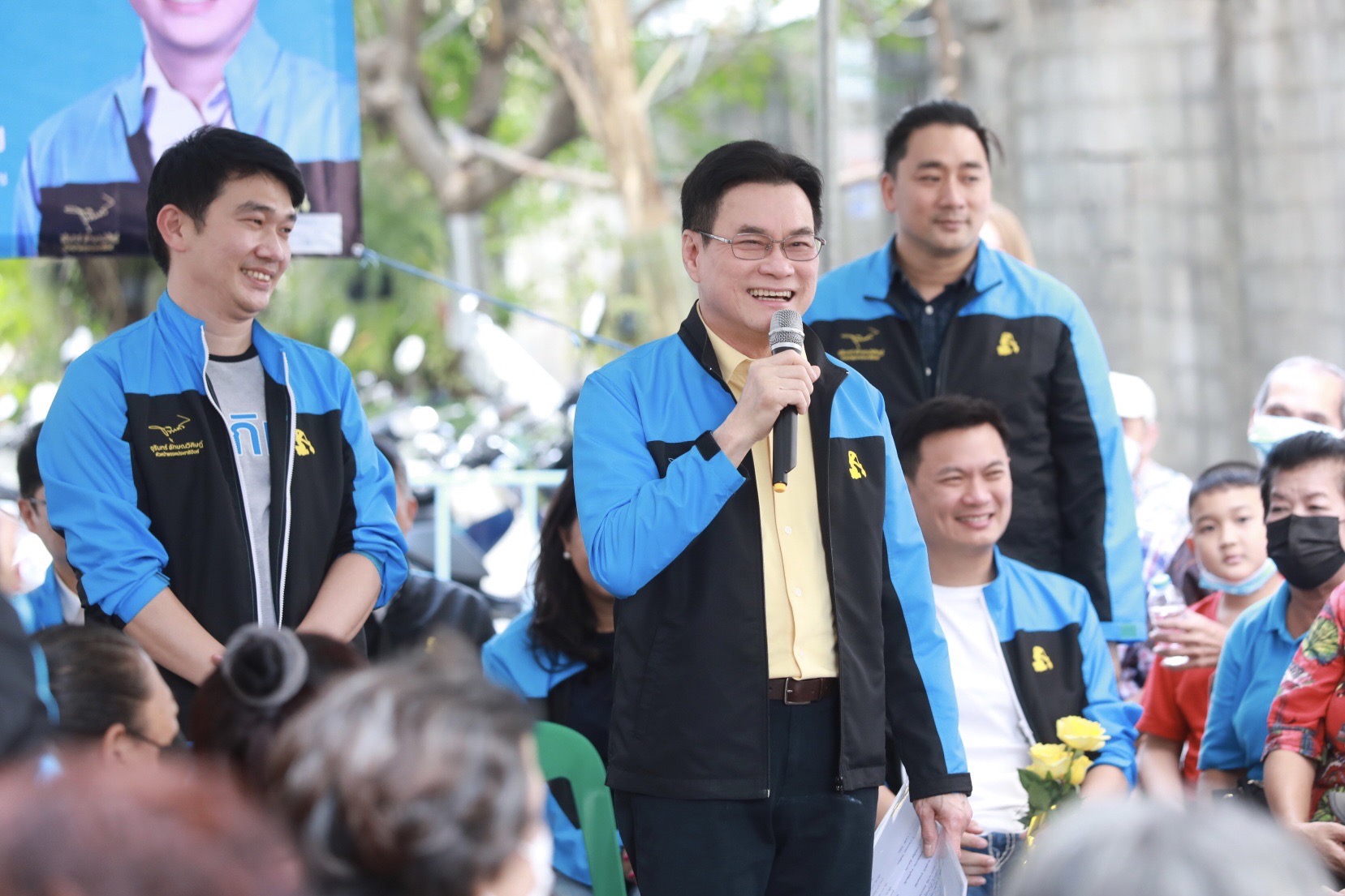 “จุรินทร์ ออนทัวร์ กทม.” ต่อเนื่อง ลงพื้นที่ชุมชนตลาดเก่า วัดพระยาไกร