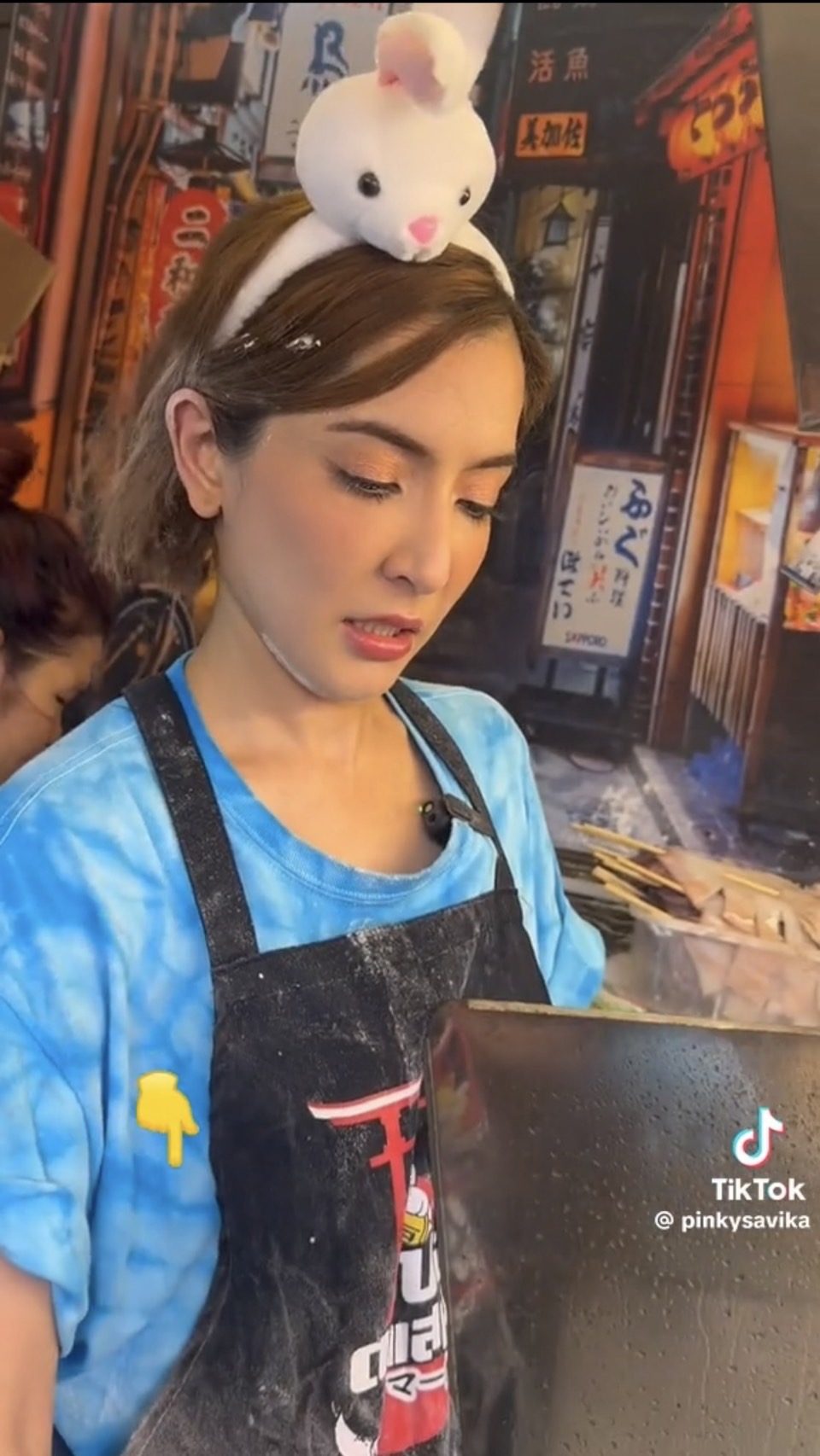 พิงกี้ สาวิกา ผันตัวเป็นแม่ค้าขายปลาหมึกทอด 