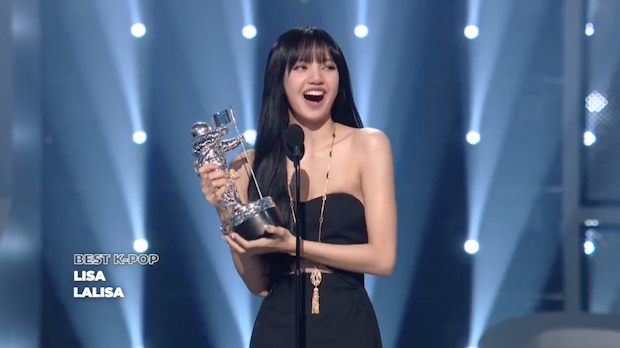 โมเมนต์เด็ด MTV VMAs!! ‘ลิซ่า BLACKPINK, ป๋าเดปป์, แม่เทย์, Maneskin’ ฮอตไม่มีใครยอมใคร
