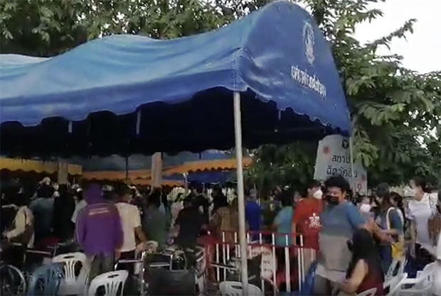 เชียงใหม่โควิดยังหนัก!ติดเชื้อเพิ่ม 322 ราย ปชช.แห่ฉีดวัคซีนสูตรไขว้ เชียงใหม่โควิดยังหนัก!ติดเชื้อเพิ่ม 322 ราย ปชช.แห่ฉีดวัคซีนสูตรไขว้