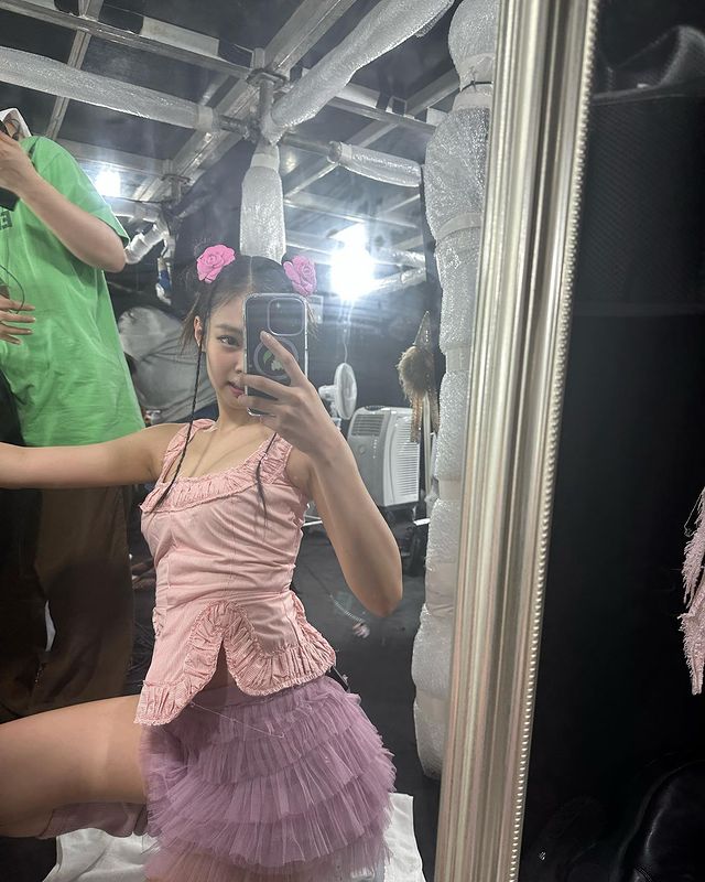 บอกรักบลิงค์ไทย!! 'เจนนี่ BLACKPINK' โพสต์อวด 'ยาดม' และขนมสุดโปรด หลังคอนเสิร์ตที่ราชมังฯ บอกรักบลิงค์ไทย!! 'เจนนี่ BLACKPINK' โพสต์อวด 'ยาดม' และขนมสุดโปรด หลังคอนเสิร์ตที่ราชมังฯ