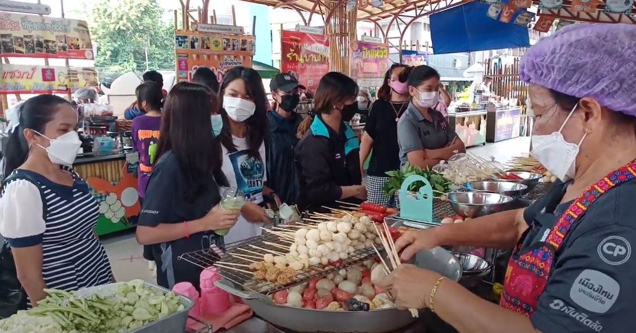 เทศกาล ลูกชิ้นยืนกิน เริ่มแล้ว!! เตรียมจัดเซอร์ไพรส์ขอบคุณ ลิซ่า