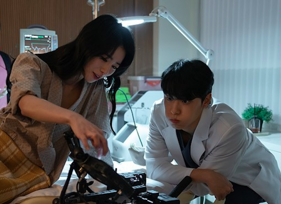 เหม็นความรัก!! เผยภาพคู่แรก 'อีโดฮยอน - อิมจียอน' พระเอกนางร้าย The Glory หลังยืนยันข่าวเดต เหม็นความรัก!! เผยภาพคู่แรก 'อีโดฮยอน - อิมจียอน' พระเอกนางร้าย The Glory หลังยืนยันข่าวเดต