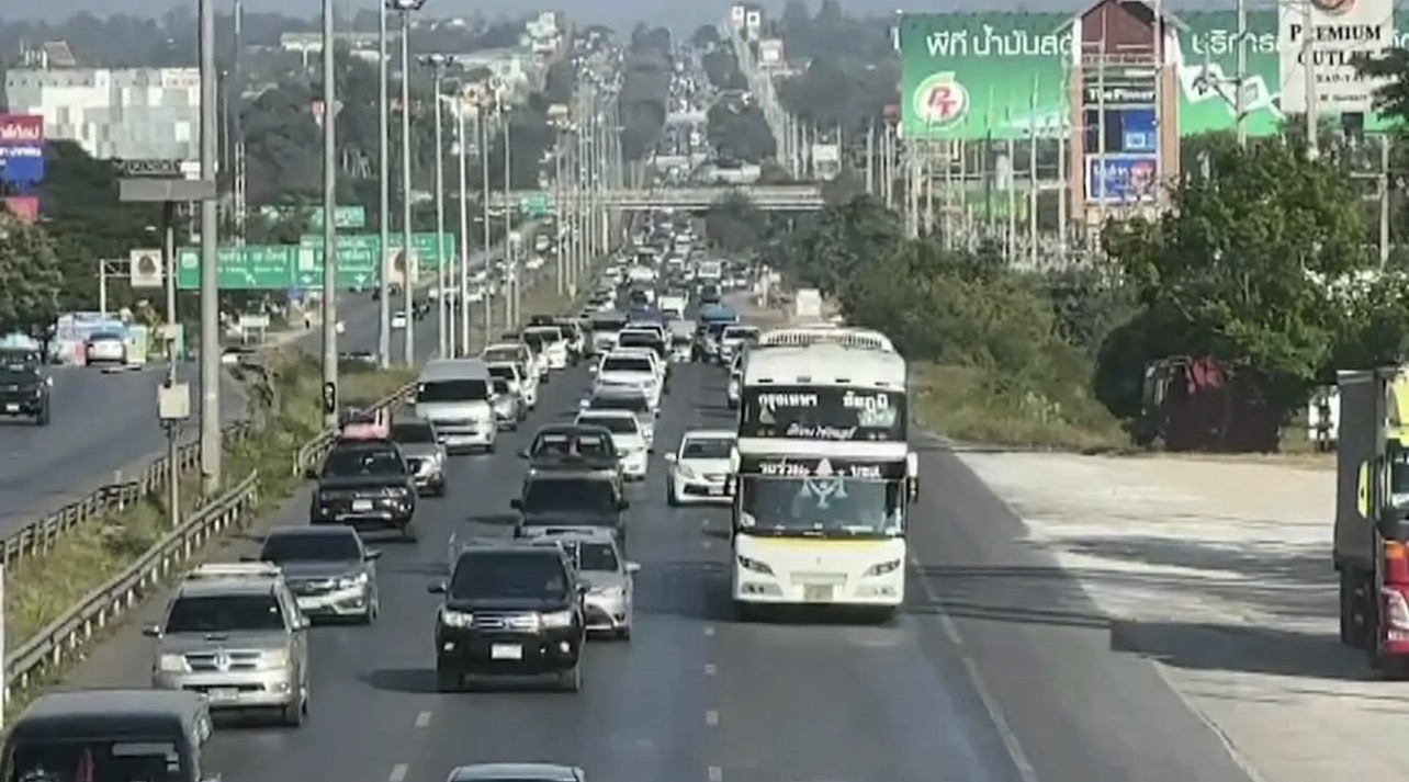 กลับแล้ว! จราจรถนนมิตรภาพติดขัด ตร.เปิดช่องทางพิเศษ