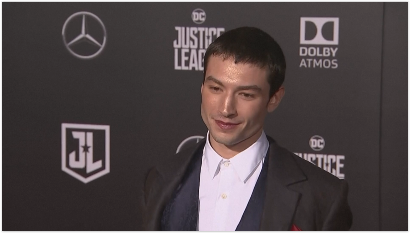 “Ezra Miller” ถูกปรับ 500 ดอลลาร์ ข้อหาขโมยเหล้าเพื่อนบ้าน