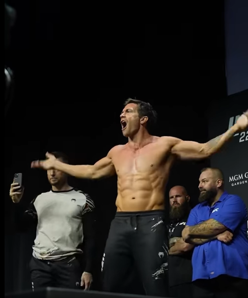 เซอร์ไพรส์!!  Jake Gyllenhaal บุกขึ้นเวที  UFC285 ถ่ายทำหนังใหม่ Road House                                       