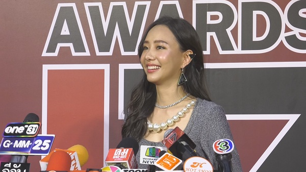 เต้ย จรินทร์พร ยืนยันโสดสนิท/ยินดีมิวมีลูก (มีคลิป) เต้ย จรินทร์พร ยืนยันโสดสนิท/ยินดีมิวมีลูก (มีคลิป)