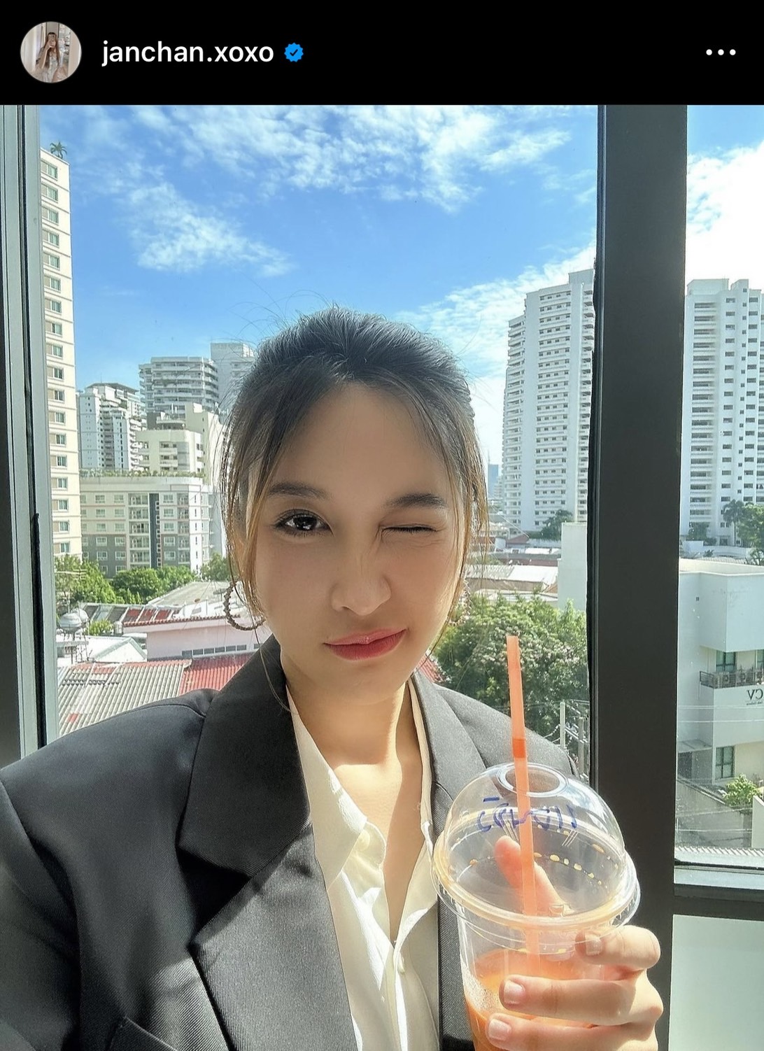 เอ๊ะยังไง! ปู แบล็คเฮด ปล่อยภาพหวานกับอดีตสมาชิกวง BNK48 หรือเป็นรักครั้งใหม่? เอ๊ะยังไง! ปู แบล็คเฮด ปล่อยภาพหวานกับอดีตสมาชิกวง BNK48 หรือเป็นรักครั้งใหม่?
