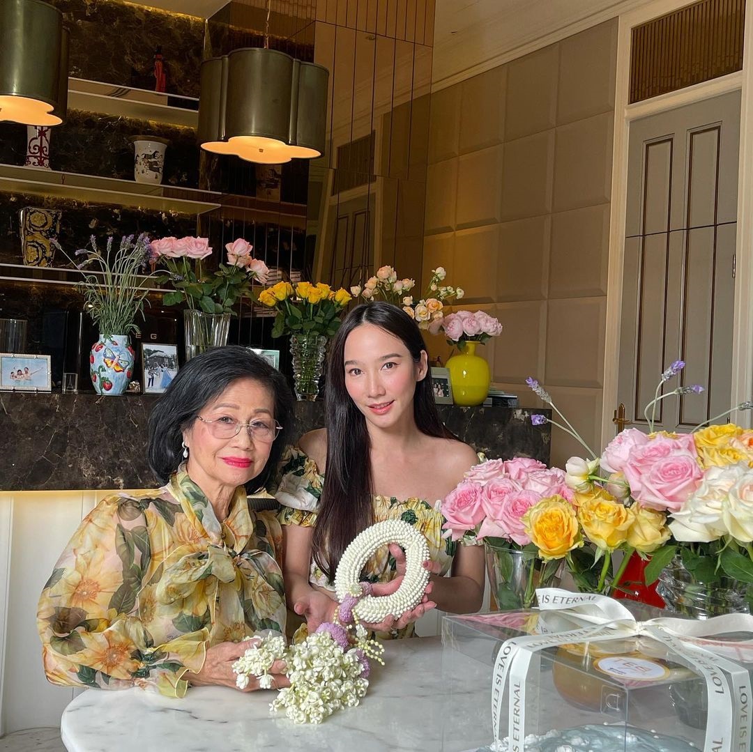 ซุปตาร์ อั้ม พัชราภา ตอกย้ำความสวย! ถอดแบบคุณแม่มาเป๊ะๆ ซุปตาร์ อั้ม พัชราภา ตอกย้ำความสวย! ถอดแบบคุณแม่มาเป๊ะๆ
