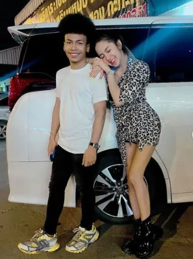 อะตอม สัมพันธภาพ ฟาดแรงด่า นัส แฟนโชค รถแห่ ลั่นเป็นผู้หญิงที่ใช้ไม่ได้ อะตอม สัมพันธภาพ ฟาดแรงด่า นัส แฟนโชค รถแห่ ลั่นเป็นผู้หญิงที่ใช้ไม่ได้
