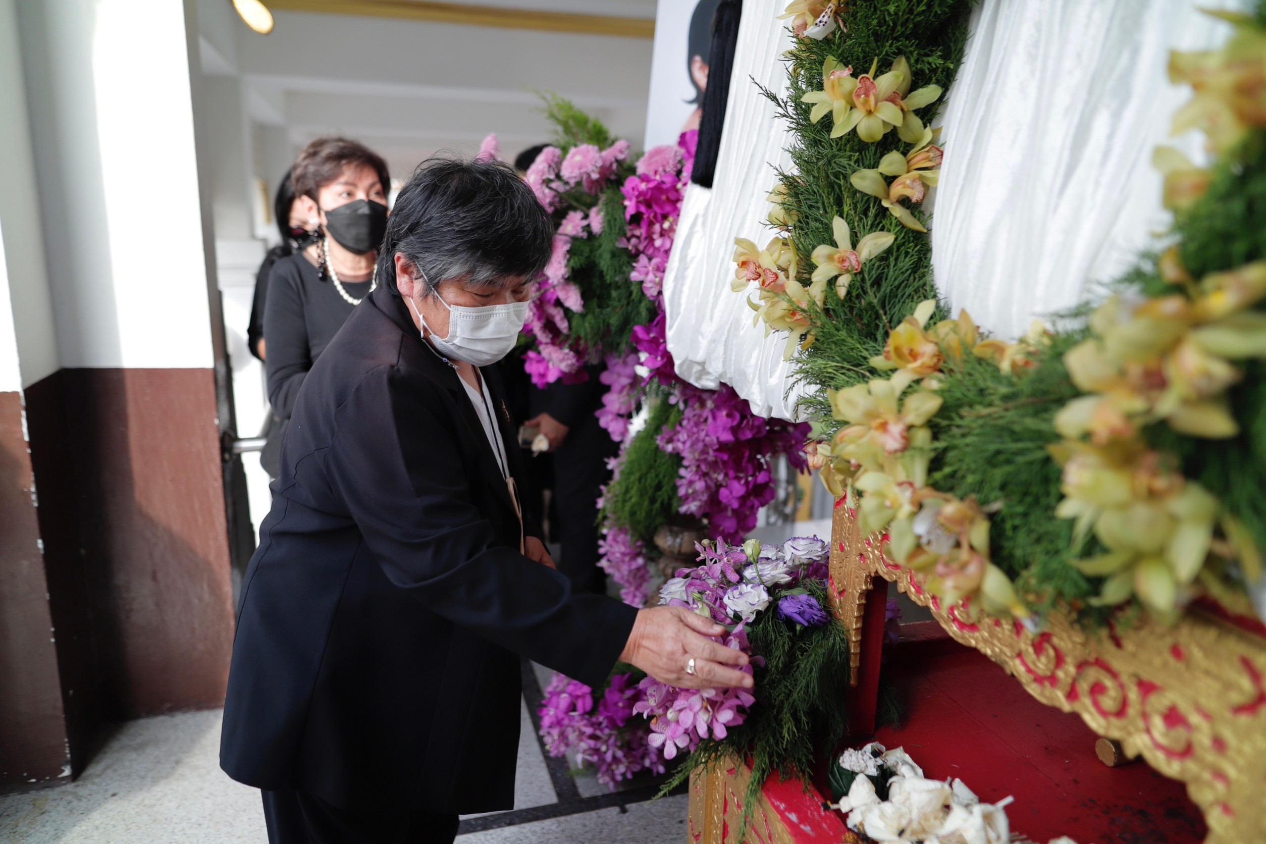 คนบันเทิงร่วมส่ง ลินดา ค้าธัญเจริญ ในพิธีพระราชทานเพลิงศพ