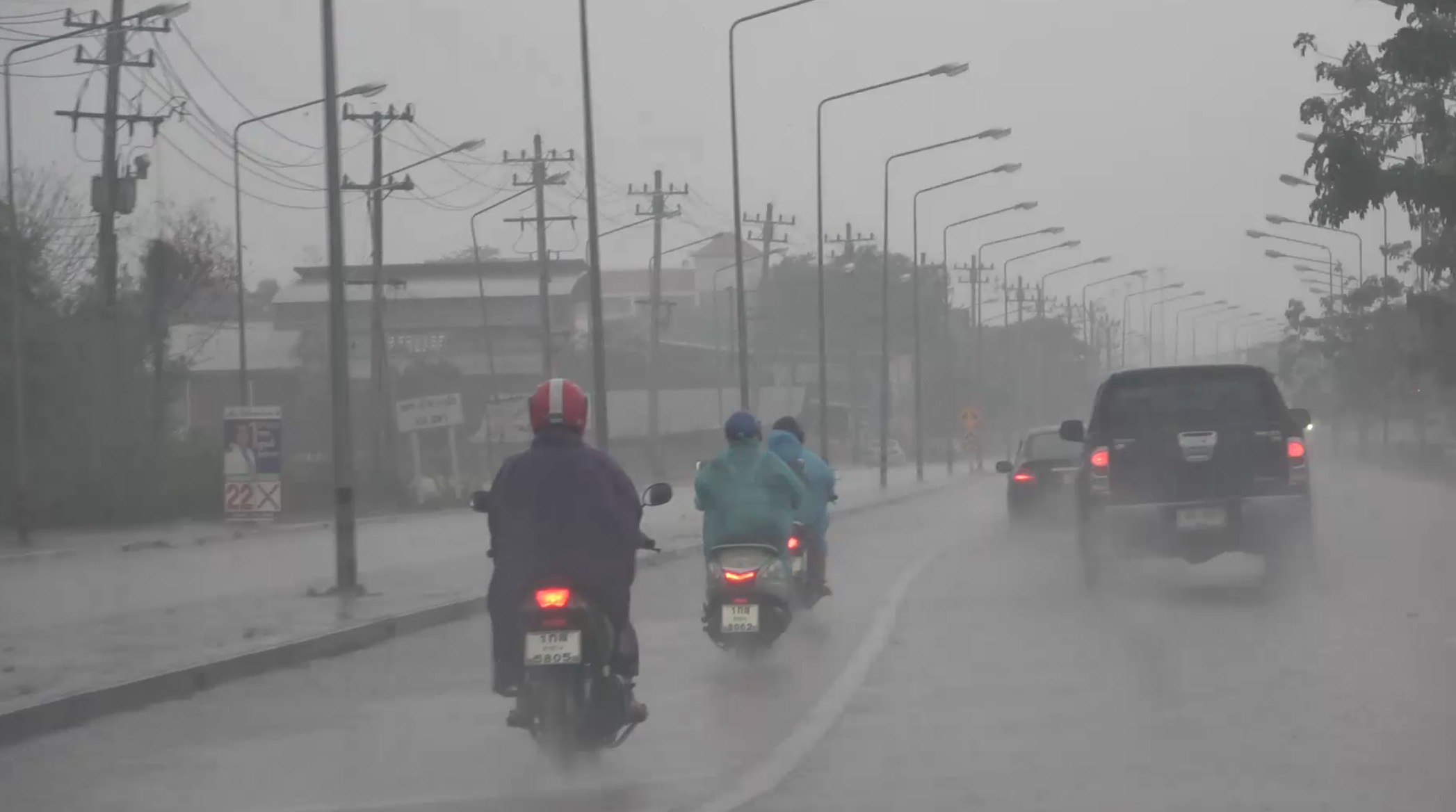 สภาพอากาศลำปาง รอดพ้นอุณหภูมิพุ่ง! หลังฝนตกช่วยดับร้อน 