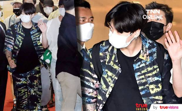 เสื้อ, กางเกงและกระเป๋าเป้ Louis Vuitton และรองเท้าที่ จองกุก BTS สวมที่สนามบินขายหมดเกลี้ยงใน 22 ประเทศทั่วโลก! เสื้อ, กางเกงและกระเป๋าเป้ Louis Vuitton และรองเท้าที่ จองกุก BTS สวมที่สนามบินขายหมดเกลี้ยงใน 22 ประเทศทั่วโลก!