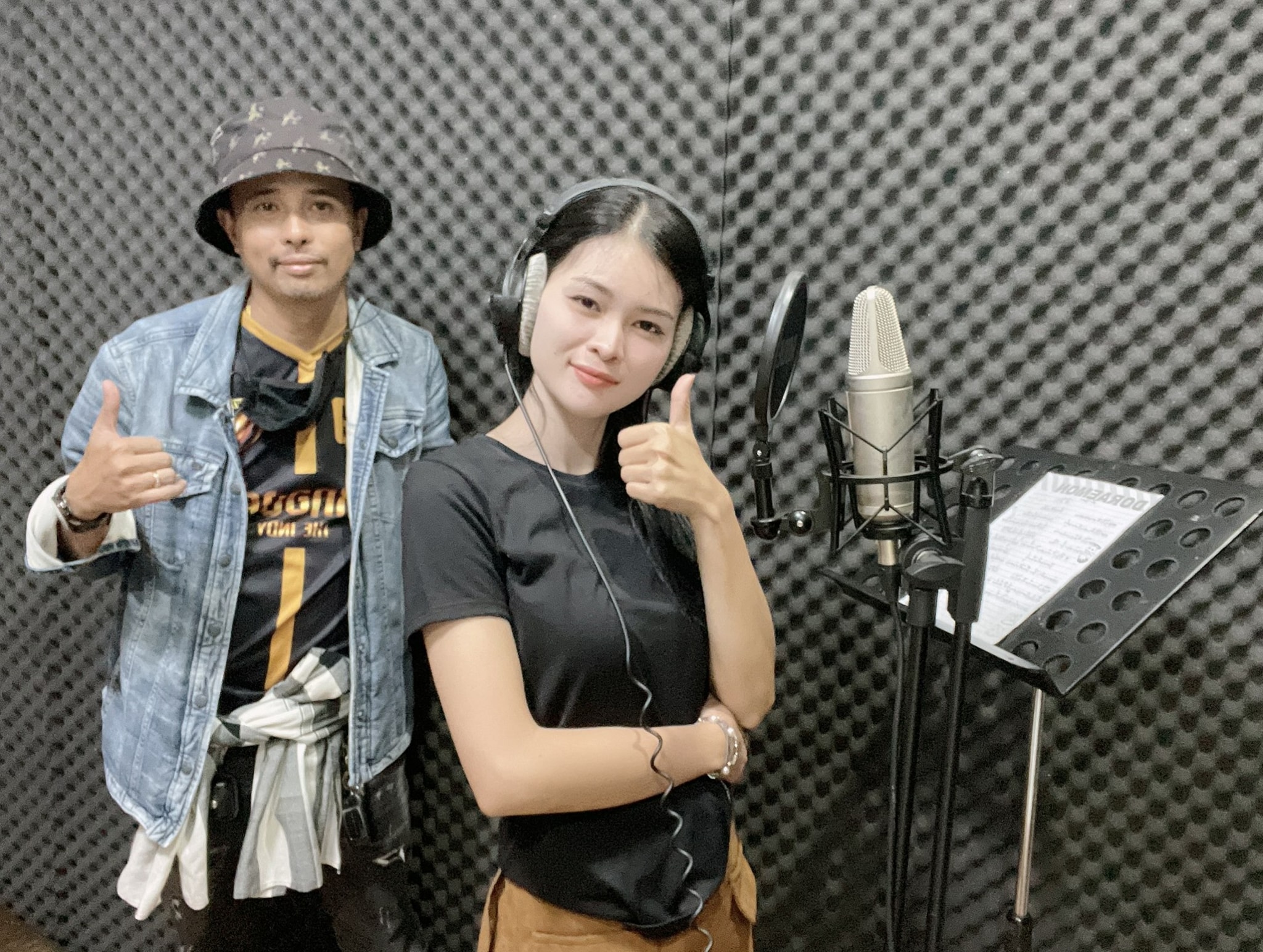 นายห้างไหทองคำ ชี้แจงดราม่า ยกรถให้ เอ๋ มิรา ไม่เคยลืม ลำไย (มีคลิป) นายห้างไหทองคำ ชี้แจงดราม่า ยกรถให้ เอ๋ มิรา ไม่เคยลืม ลำไย (มีคลิป)