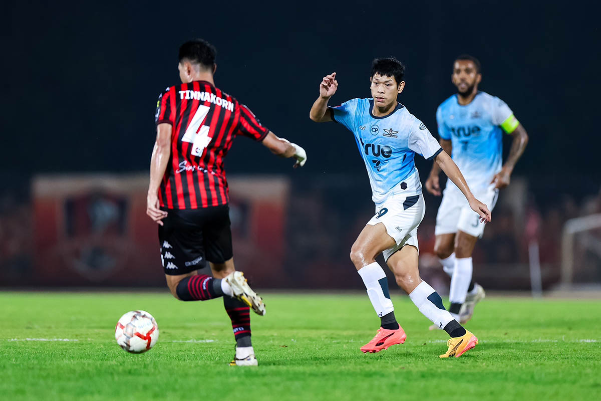 ผลบอล ไทยลีก 2024/25 : แข้งเทพ บุกชนะ ขอนแก่น 2-3 รั้งจ่าฝูงต่อ