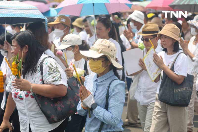 วันสุดท้ายเนืองแน่น ชาวพุทธเข้ากราบพระบรมสารีริกธาตุและพระอรหันตธาตุ วันสุดท้ายเนืองแน่น ชาวพุทธเข้ากราบพระบรมสารีริกธาตุและพระอรหันตธาตุ
