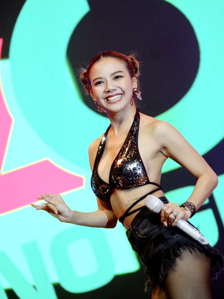 จ๊ะ นงผณี นักร้องใจบุญ บริจาคเตียงไฟฟ้า พร้อมเงินอีก 5,000 บาท