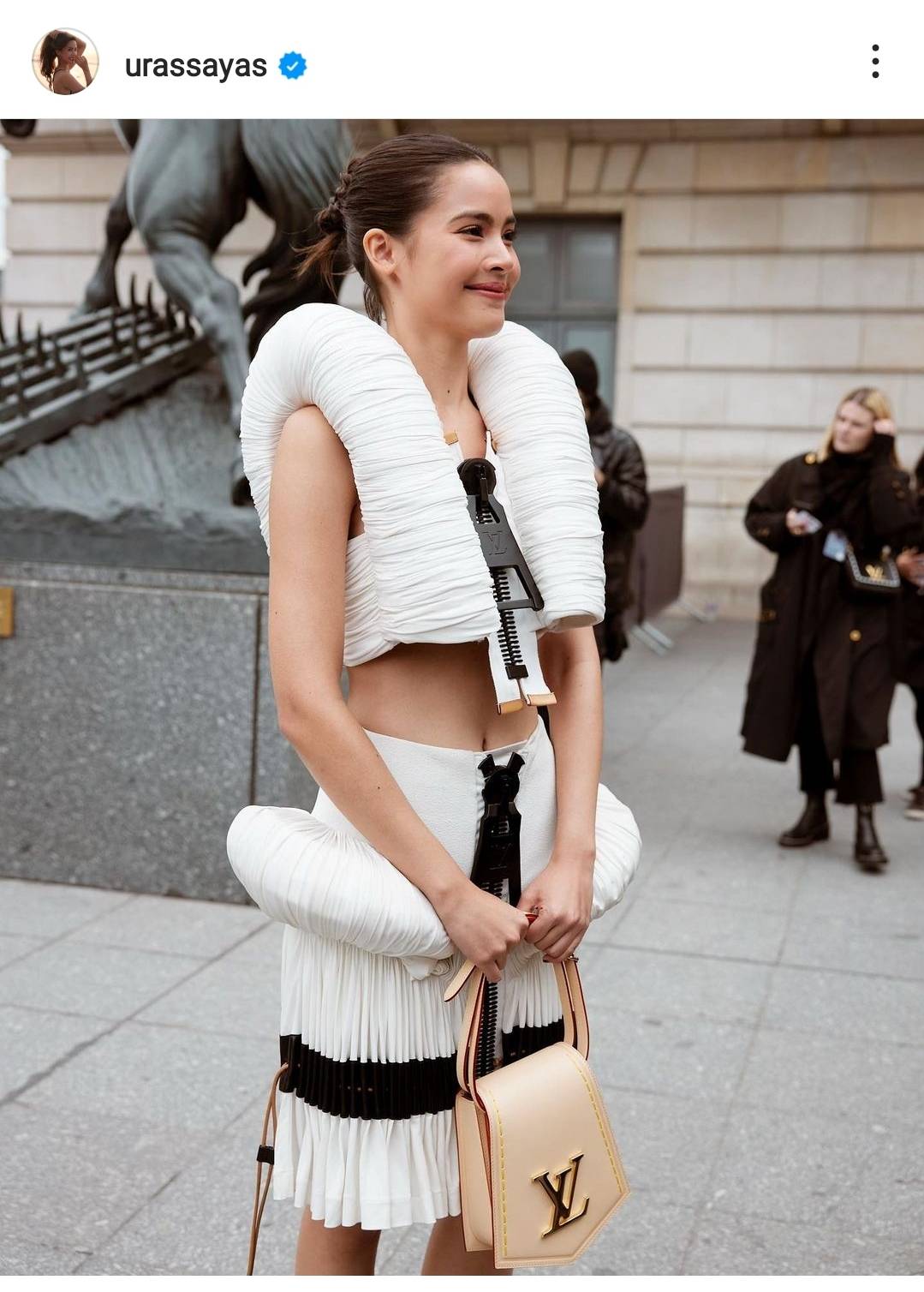 ถ้าเธอเป๊ะฉันก็เป๊ะ ปิงปอง คัฟเวอร์ลุค ญาญ่า ดูแฟชั่นโชว์ที่ปารีส