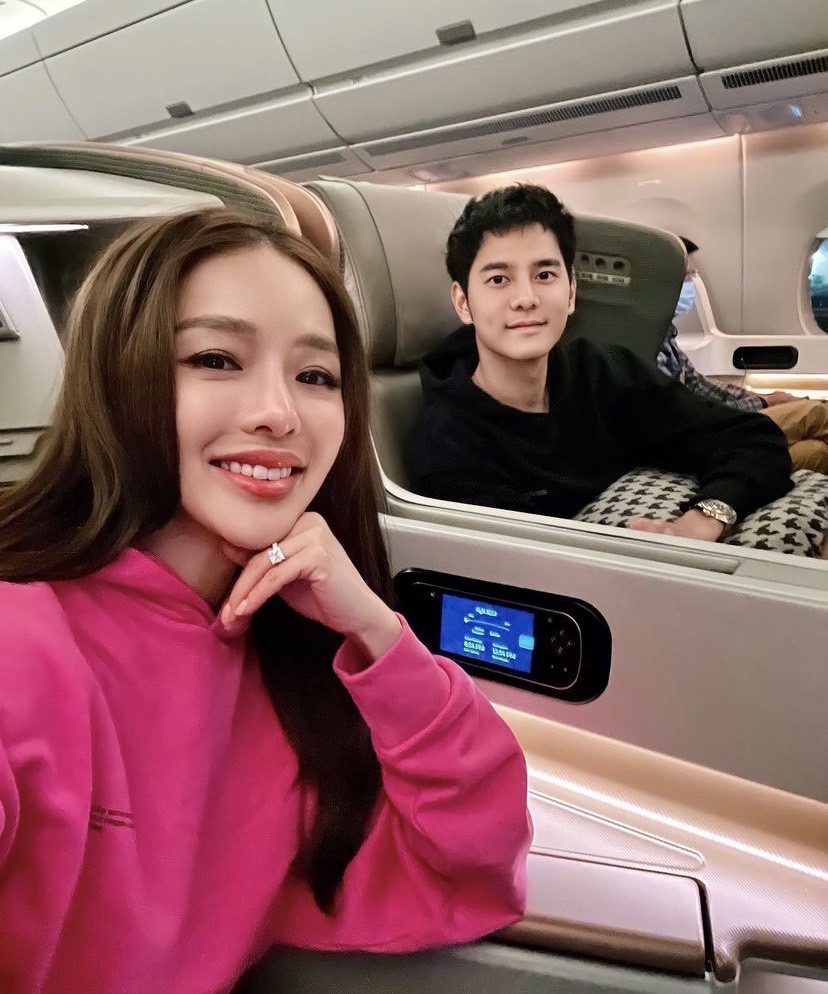 แอร์ ภัณฑิลา รับรู้ตัวก่อนถูกขอแต่งงาน ผู้ใหญ่ได้พูดคุยกันแล้ว แพลนแต่งกลางปีหน้า แอร์ ภัณฑิลา รับรู้ตัวก่อนถูกขอแต่งงาน ผู้ใหญ่ได้พูดคุยกันแล้ว แพลนแต่งกลางปีหน้า