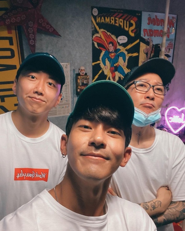 เต้ย พงศกร แชะภาพคู่ คุณแม่ เจย์ บี GOT7 (มีคลิป)
