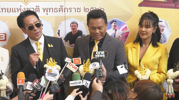 “เบิร์ด ธงไชย” นำทัพศิลปินรับรางวัล “เพชรในเพลง”   (มีคลิป)