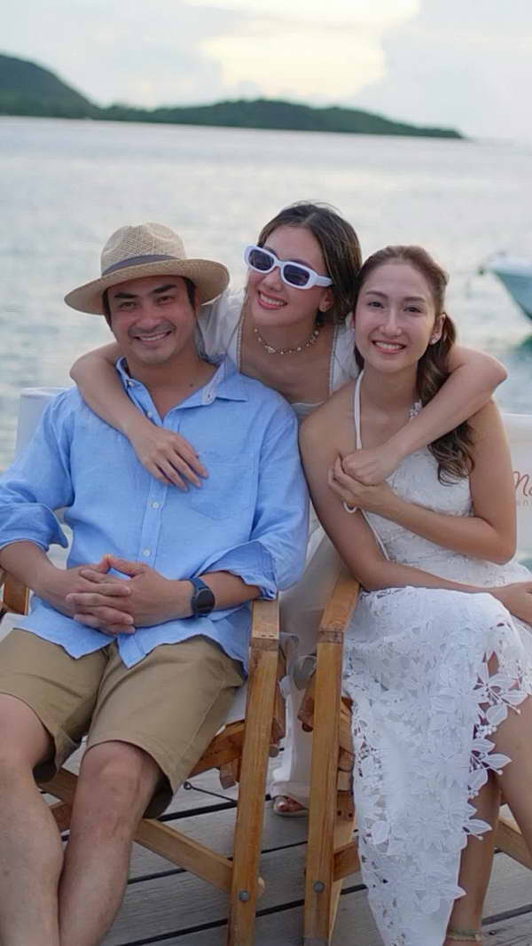 ปูไข่ พงษ์สิรี-เจี๊ยบ ชมพูนุช จัดงานแต่งเรียบง่ายริมทะเล แต่โรแมนติกสุดๆ ปูไข่ พงษ์สิรี-เจี๊ยบ ชมพูนุช จัดงานแต่งเรียบง่ายริมทะเล แต่โรแมนติกสุดๆ
