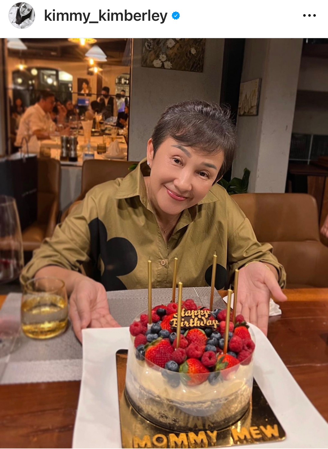 หมาก-คิม ควงคู่ฉลองวันเกิดคุณแม่ ร่วมเฟรมอบอุ่นพร้อมหน้าครอบครัว หมาก-คิม ควงคู่ฉลองวันเกิดคุณแม่ ร่วมเฟรมอบอุ่นพร้อมหน้าครอบครัว