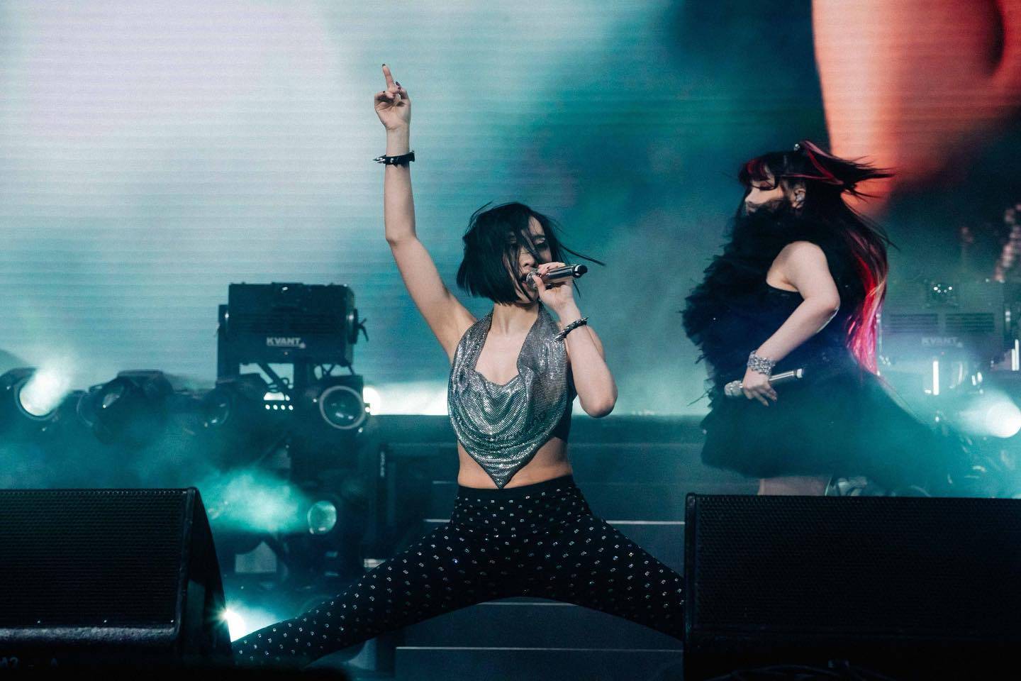 มินจี กลัวแฟนๆจะลืมวง 2NE1 ไปแล้ว แต่โชว์ของวงที่ Coachella พิสูจน์ให้เห็นว่าเธอคิดผิดถนัด!