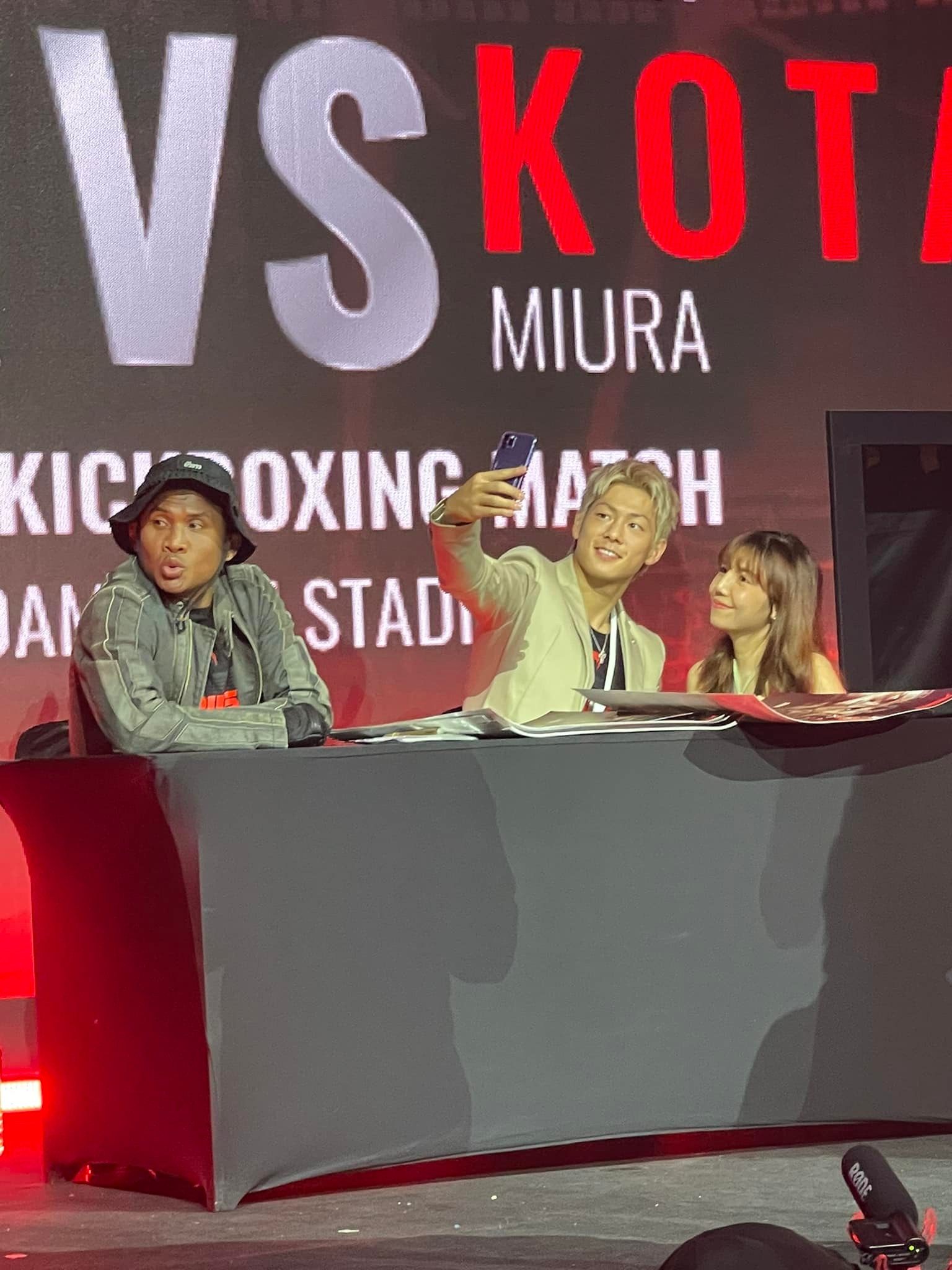‘บัวขาว’ แอบมองค้อนแถลงข่าวคู่ ‘โคตะ มิอุระ’ ชาวเน็ตวอนเมตตาน้องหน่อย ‘บัวขาว’ แอบมองค้อนแถลงข่าวคู่ ‘โคตะ มิอุระ’ ชาวเน็ตวอนเมตตาน้องหน่อย