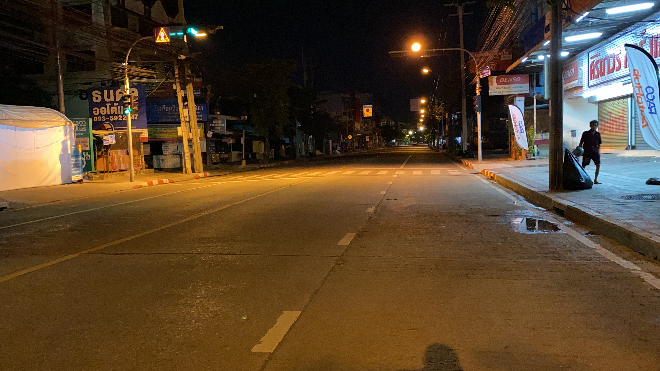 ประมวลภาพ ค่ำคืนอันเงียบเหงา ในห้วงเวลา เคอร์ฟิว (ภาพชุด) 