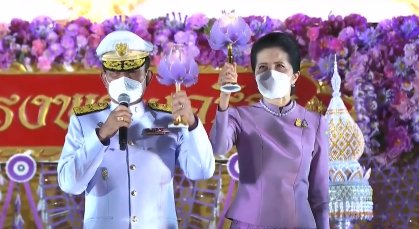 นายกฯ นำจุดเทียนถวายพระพรชัยมงคล วันเฉลิมพระชนมพรรษา สมเด็จพระนางเจ้าฯ พระบรมราชินี นายกฯ นำจุดเทียนถวายพระพรชัยมงคล วันเฉลิมพระชนมพรรษา สมเด็จพระนางเจ้าฯ พระบรมราชินี