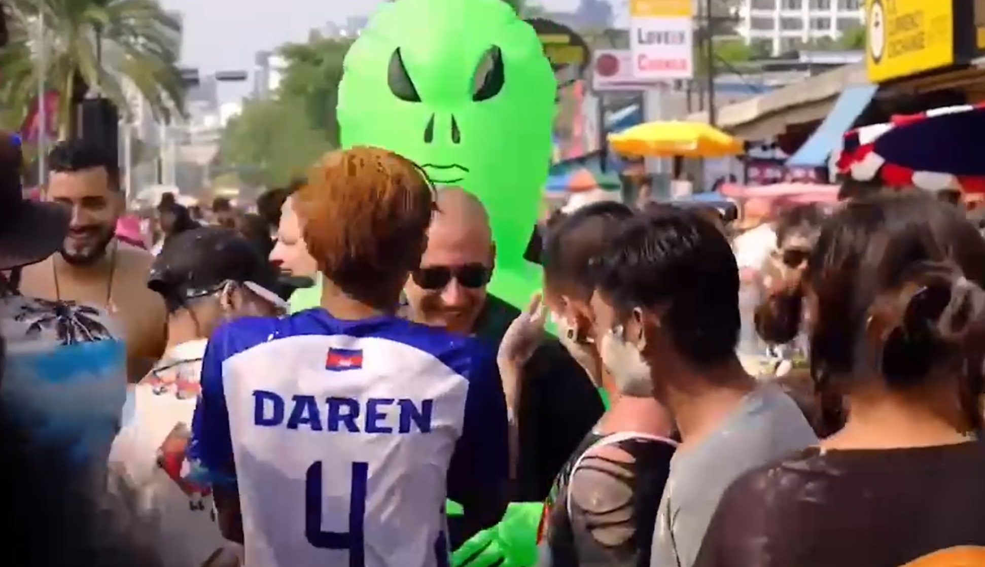 วันไหลพัทยา 2566 ส่องบรรยากาศประชาชนแห่เล่นน้ำชุ่มฉ่ำทั้งเมือง!