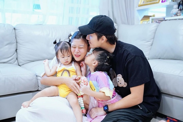 เก็บตกภาพความรัก ความอบอุ่น วันแม่ ของเหล่าคนดัง เก็บตกภาพความรัก ความอบอุ่น วันแม่ ของเหล่าคนดัง