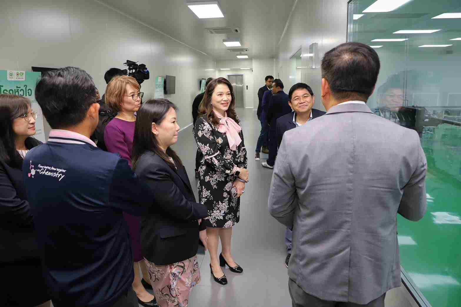 คณะผู้บริหารจุฬาลงกรณ์มหาวิทยาลัย เยี่ยมชมโรงงานหน้ากากอนามัยซีพี ต่อยอดวิจัยมาพัฒนา นวัตกรรมผลิตภัณฑ์ทางการแพทย์ คณะผู้บริหารจุฬาลงกรณ์มหาวิทยาลัย เยี่ยมชมโรงงานหน้ากากอนามัยซีพี ต่อยอดวิจัยมาพัฒนา นวัตกรรมผลิตภัณฑ์ทางการแพทย์