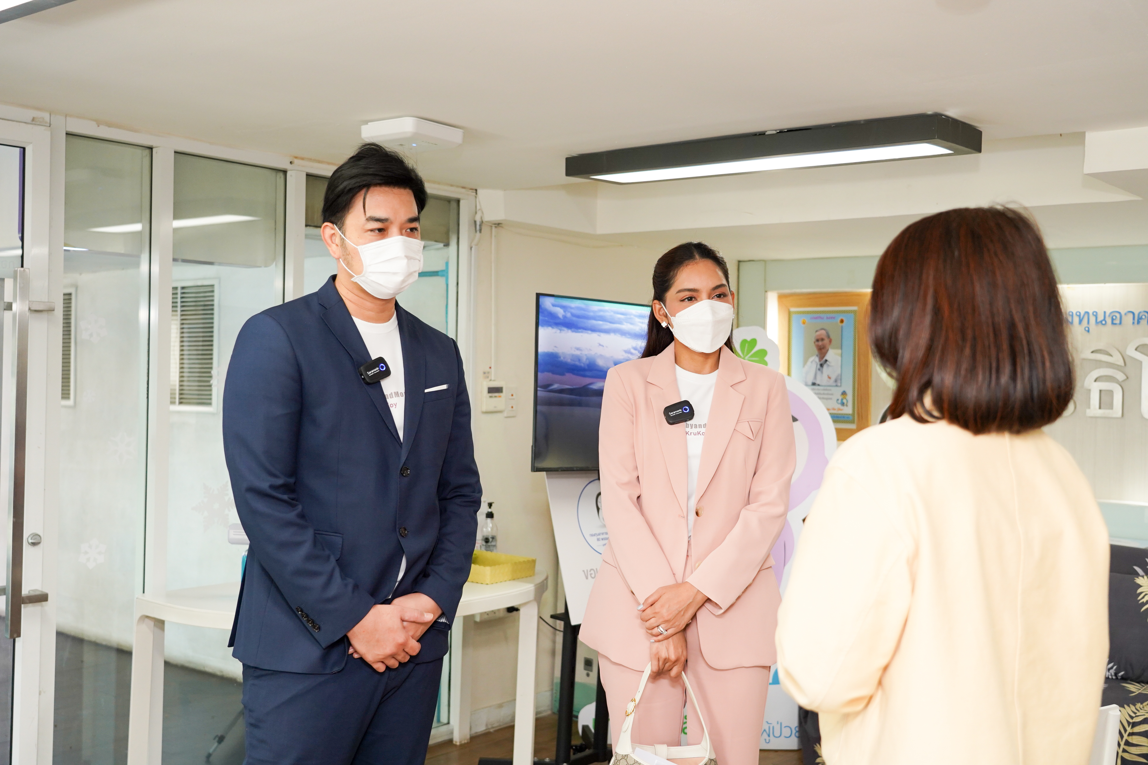 เจมส์ เรืองศักดิ์ มอบเงิน 200,000 บาท ให้มูลนิธิ รพ.เด็ก