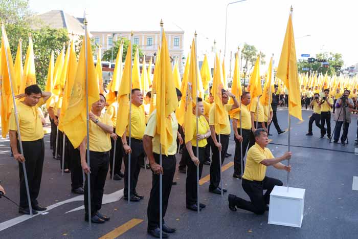 มท.จัดพิธีมอบธงตราสัญลักษณ์ เฉลิมพระเกียรติพระบาทสมเด็จพระเจ้าอยู่หัว มท.จัดพิธีมอบธงตราสัญลักษณ์ เฉลิมพระเกียรติพระบาทสมเด็จพระเจ้าอยู่หัว
